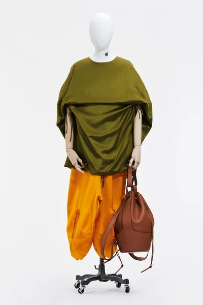 Look 16